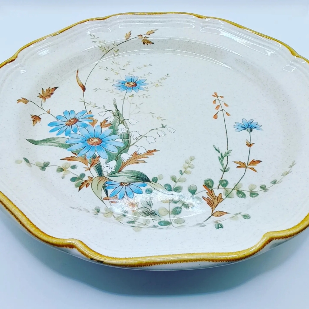 Set of 4 vintage 1980 Mikasa Blue Daisies Dinner Plates